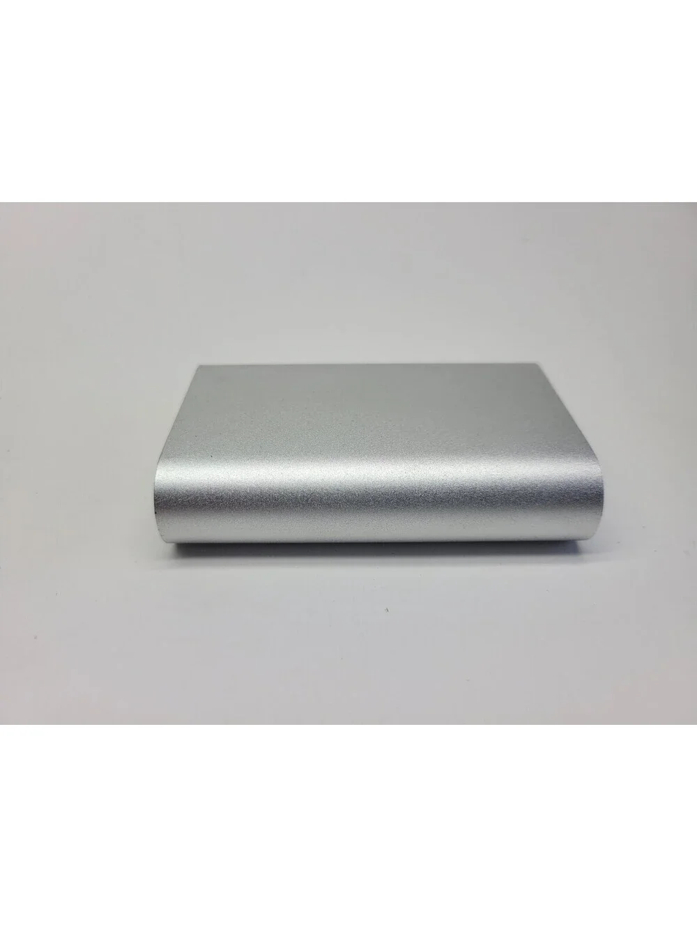 Cynthia Rowley 6000mAh Rechargeable Battery Power Bank - Silver
